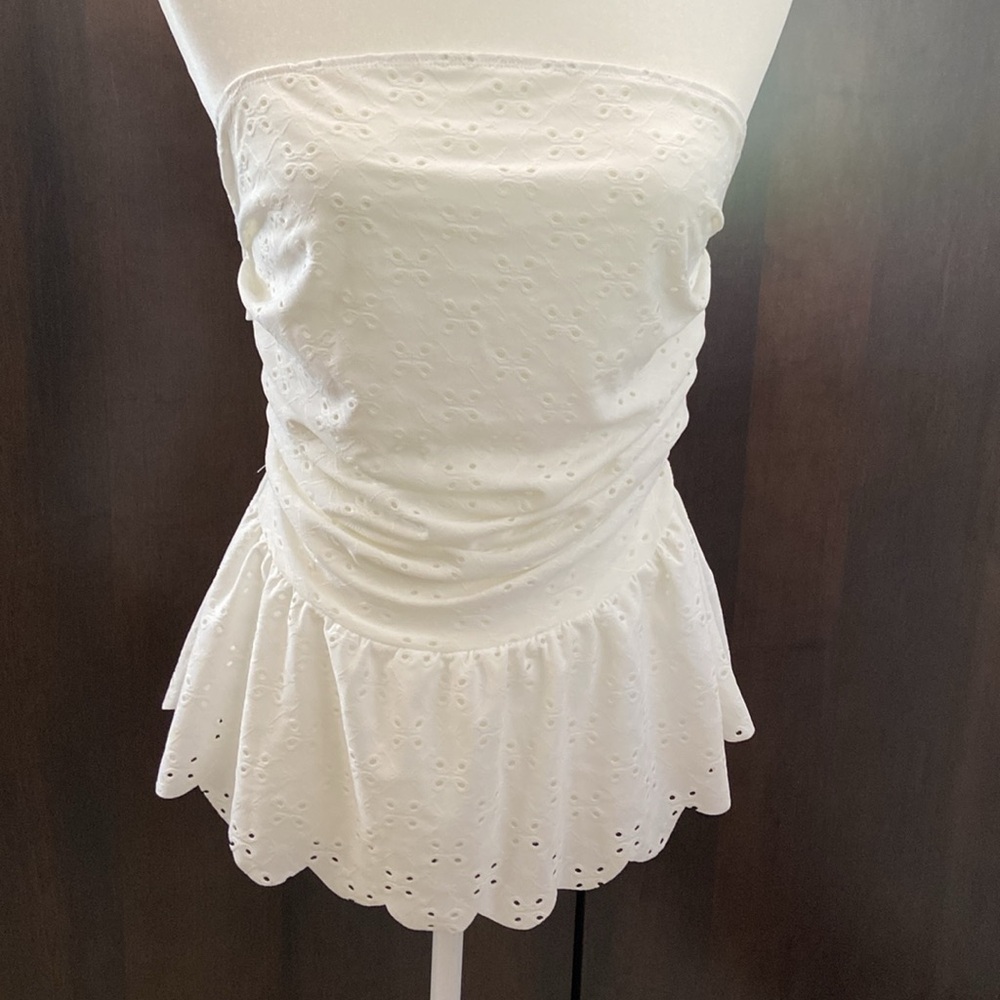 *Sale 2/$10 💰White Eyelit Strapless Top, size L. New!